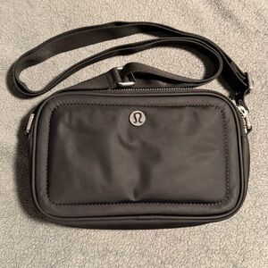 Lululemon: Camera Crossbody Bag 2L